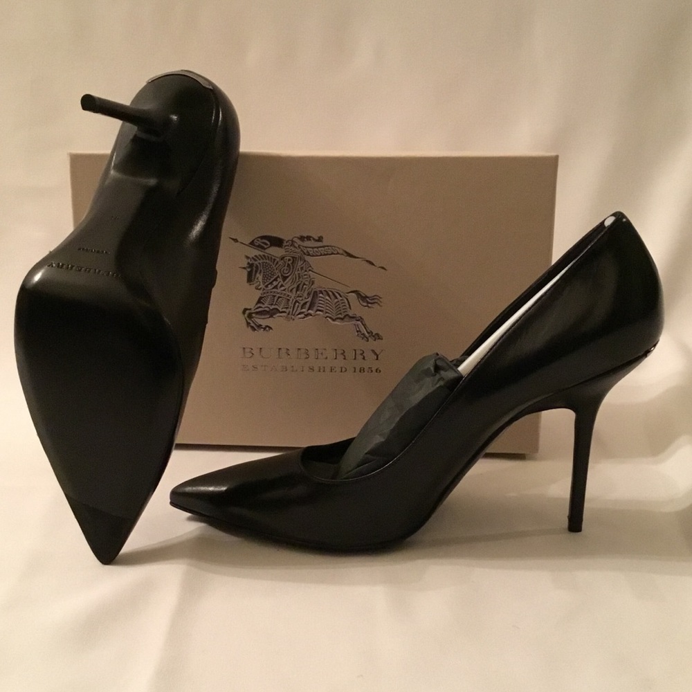 🌺OFFERS? 🌺 Burberry Hillington Pointed Pump